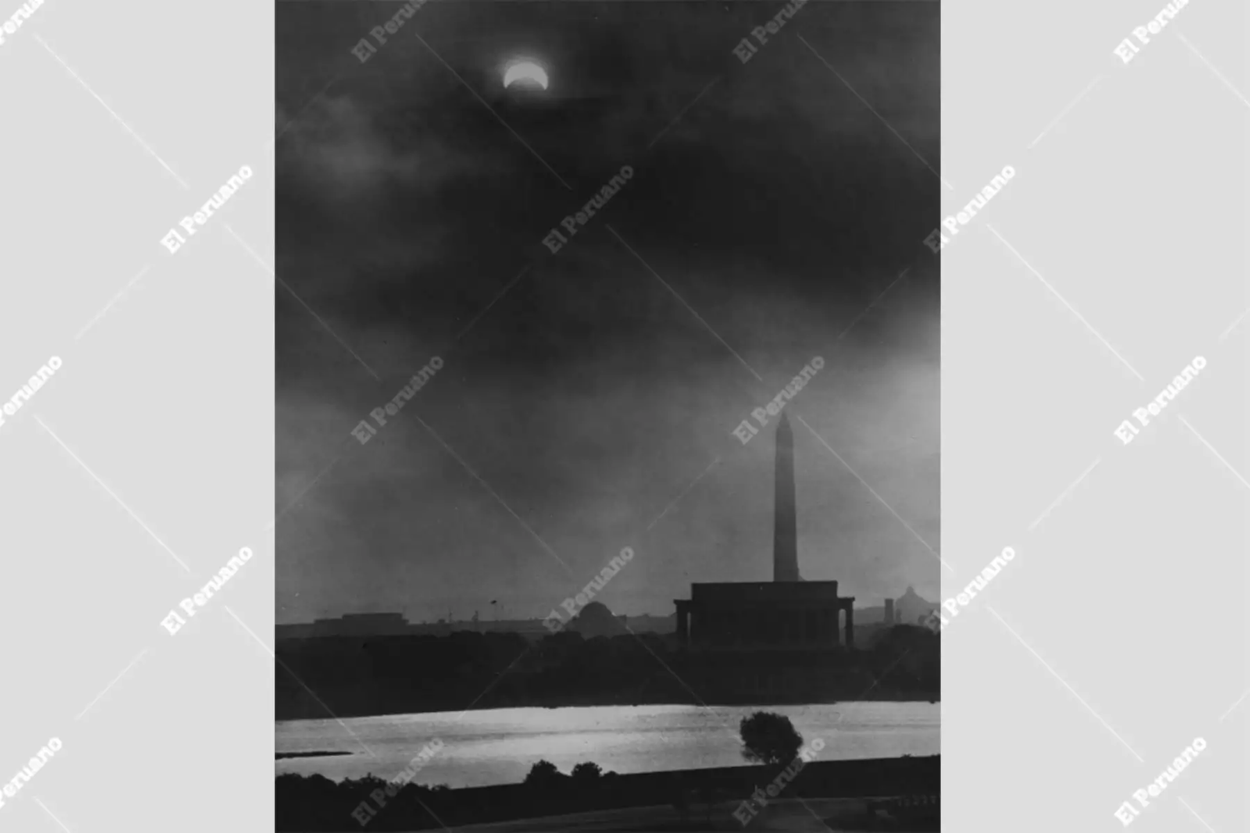 Washington (EEUU) - 1 setiembre 1958 / Así lucía el cielo de esta capital con ocasión del eclipse de sol. La foto fue tomada desde el Capitolio. Foto: Archivo Histórico de El Peruano