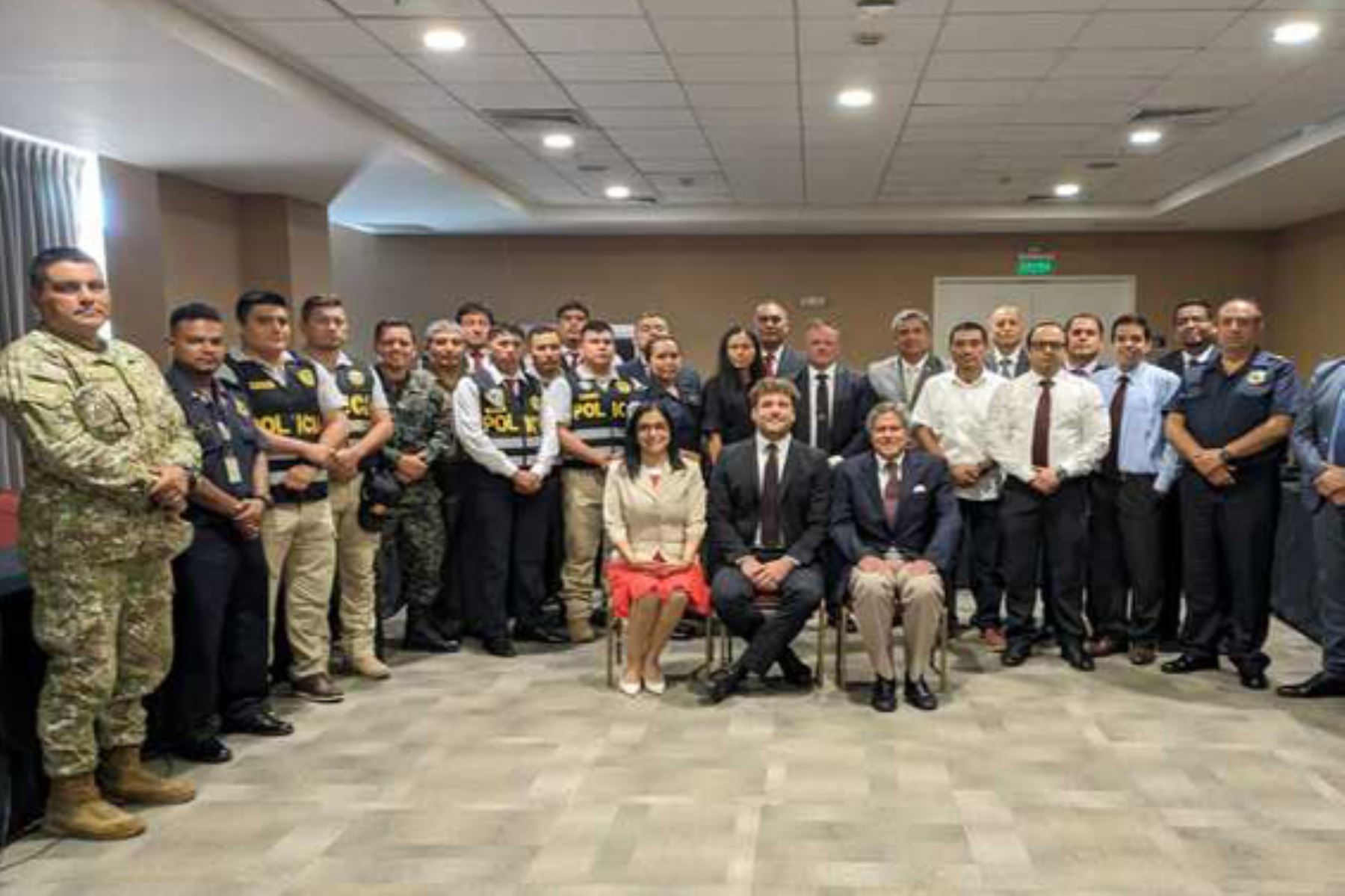 Participantes de taller Perú - Ecuador sobre control fronterizo de armas. ANDINA/Difusión