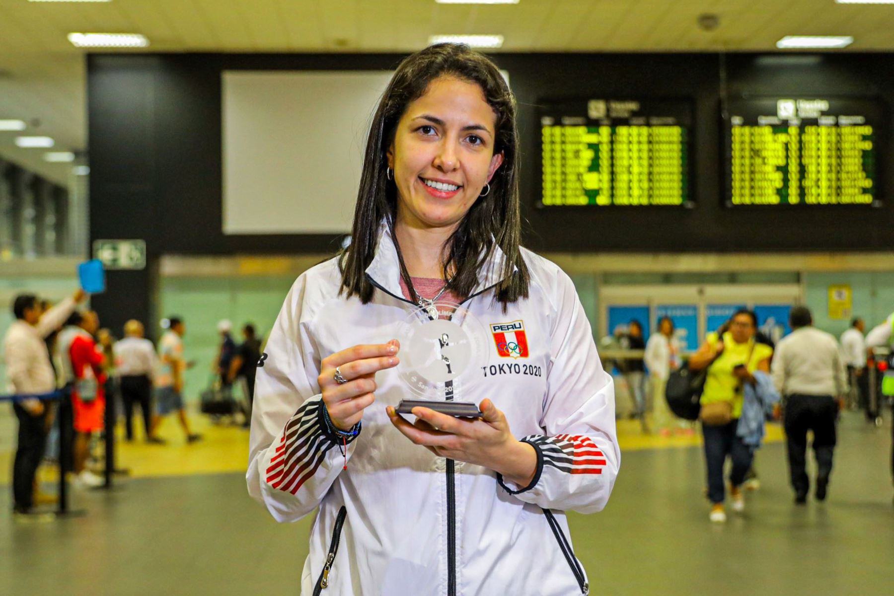María Luisa Doig, en el aeropuerto Jorge Chávez.
