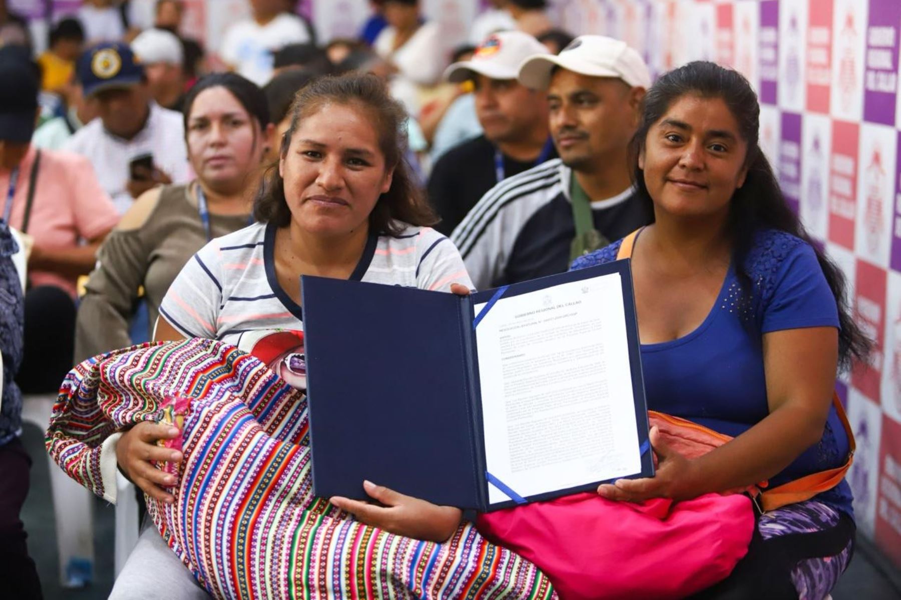 Entrega de títulos de propiedad a familias de Ventanilla, en el Callao. Foto: ANDINA/Difusión