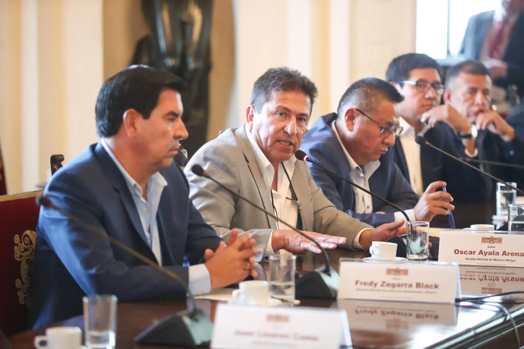 Presidenta de la república, Dina Boluarte, se reunió con el alcalde provincial de Arequipa y los burgomaestres distritales de Yanahuara, Cayma, José Luis Bustamante y Rivero, Paucarpata, Alto Selva Alegre, Miraflores, Mariano Melgar y Uchumayo.
Foto: ANDINA/Prensa Presidencia