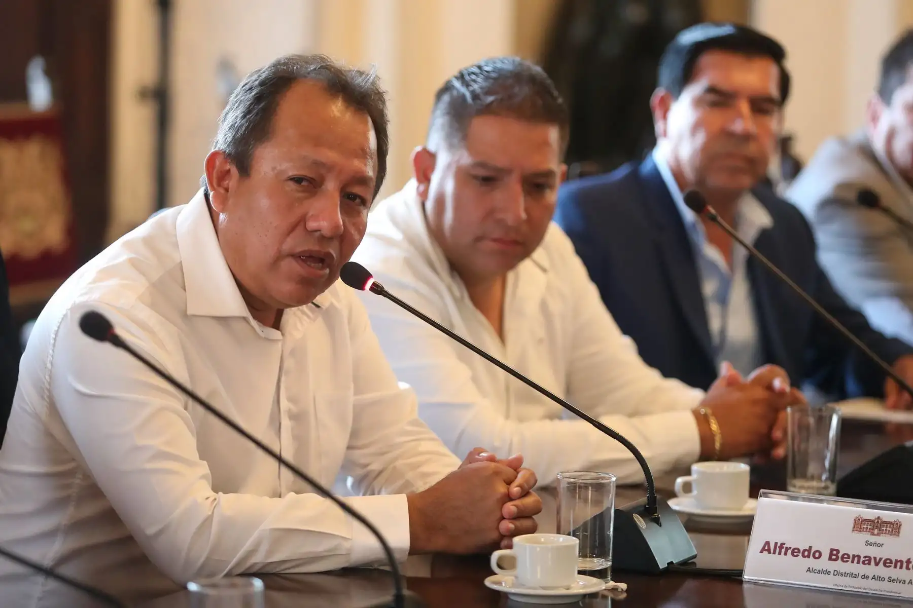 Presidenta de la república, Dina Boluarte, se reunió con el alcalde provincial de Arequipa y los burgomaestres distritales de Yanahuara, Cayma, José Luis Bustamante y Rivero, Paucarpata, Alto Selva Alegre, Miraflores, Mariano Melgar y Uchumayo.
Foto: ANDINA/Prensa Presidencia