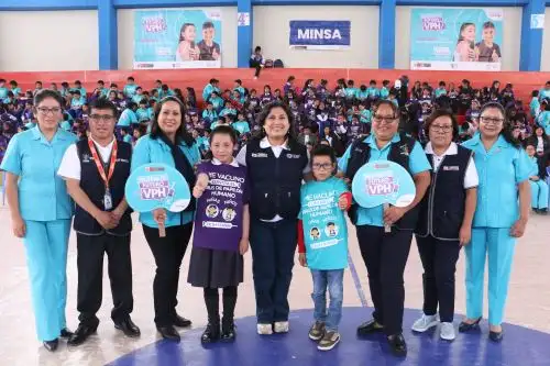 Con la autorización de sus padres o apoderados, más de 150 alumnos de las instituciones educativas San Nicolás, Santiago Zavala y César Vallejo se vacunaron contra el VPH. Foto: ANDINA/Minsa