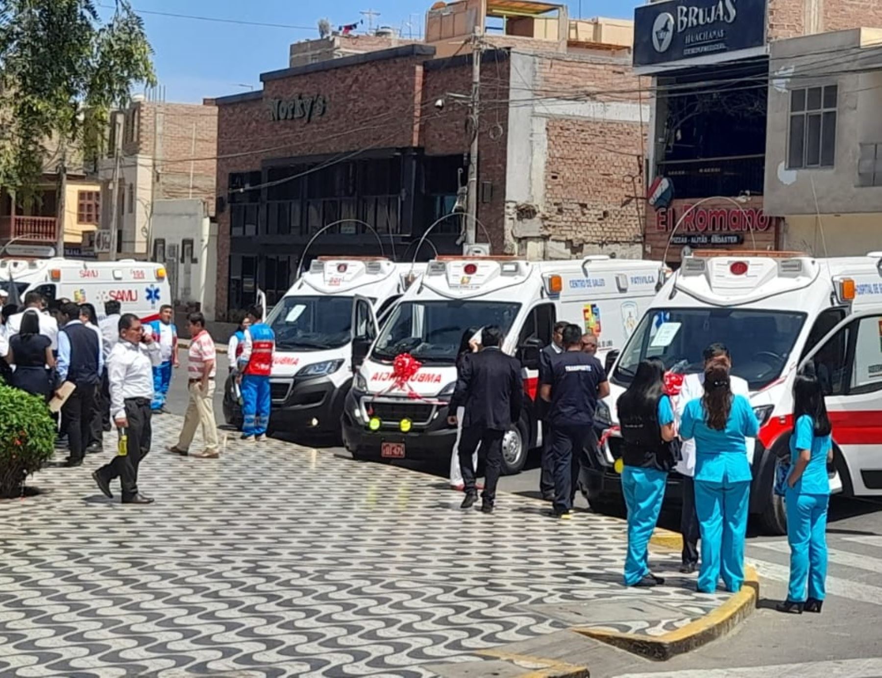 Gobierno Regional de Lima entregó 25 ambulancias equipadas para diversas compañías de bombero y hospitales de las nueve provincias de la región Lima. Foto: Jhaan Paul Reyes