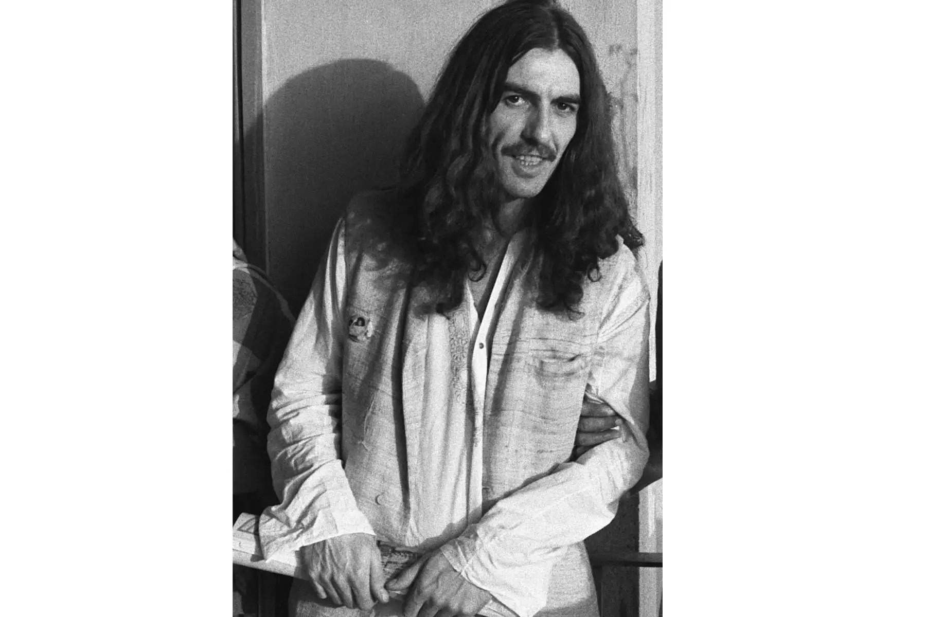 En esta fotografía de archivo sin fecha, el ex Beatle George Harrison observa durante una visita a la casa de la familia Shankar en Calcuta en 1972.
Foto: AFP