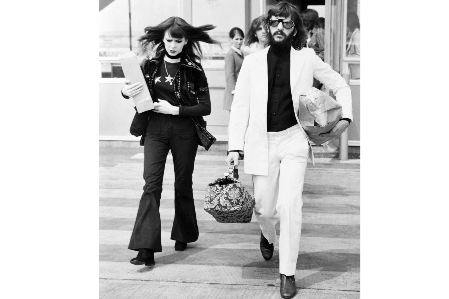 El músico británico Ringo Starr, ex miembro de The Beatles, y su esposa Maureen, fotografiados el 13 de mayo de 1971 en Londres.
Foto: AFP