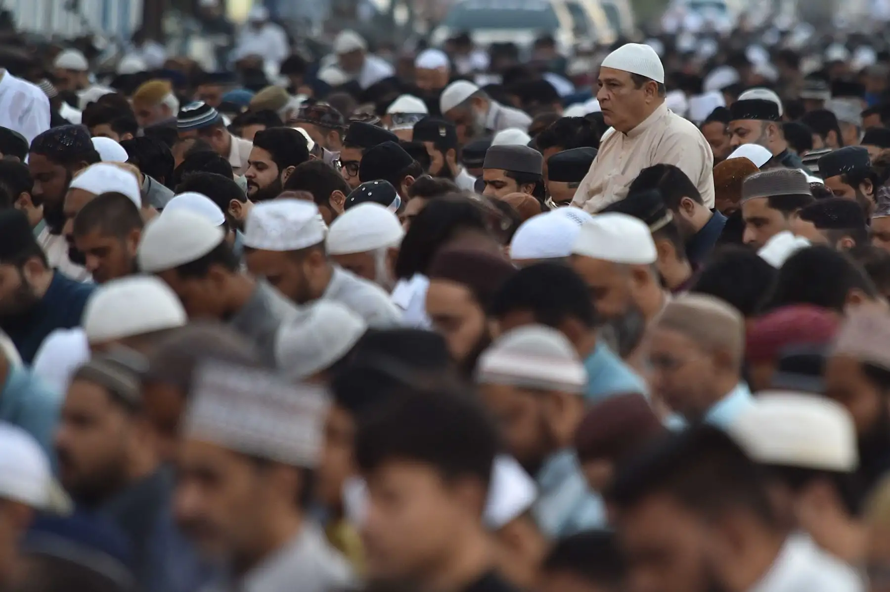 Los musulmanes de todo el mundo celebran Eid al-Fitr, al final del mes de ayuno musulmán del Ramadán.
Foto: EFE