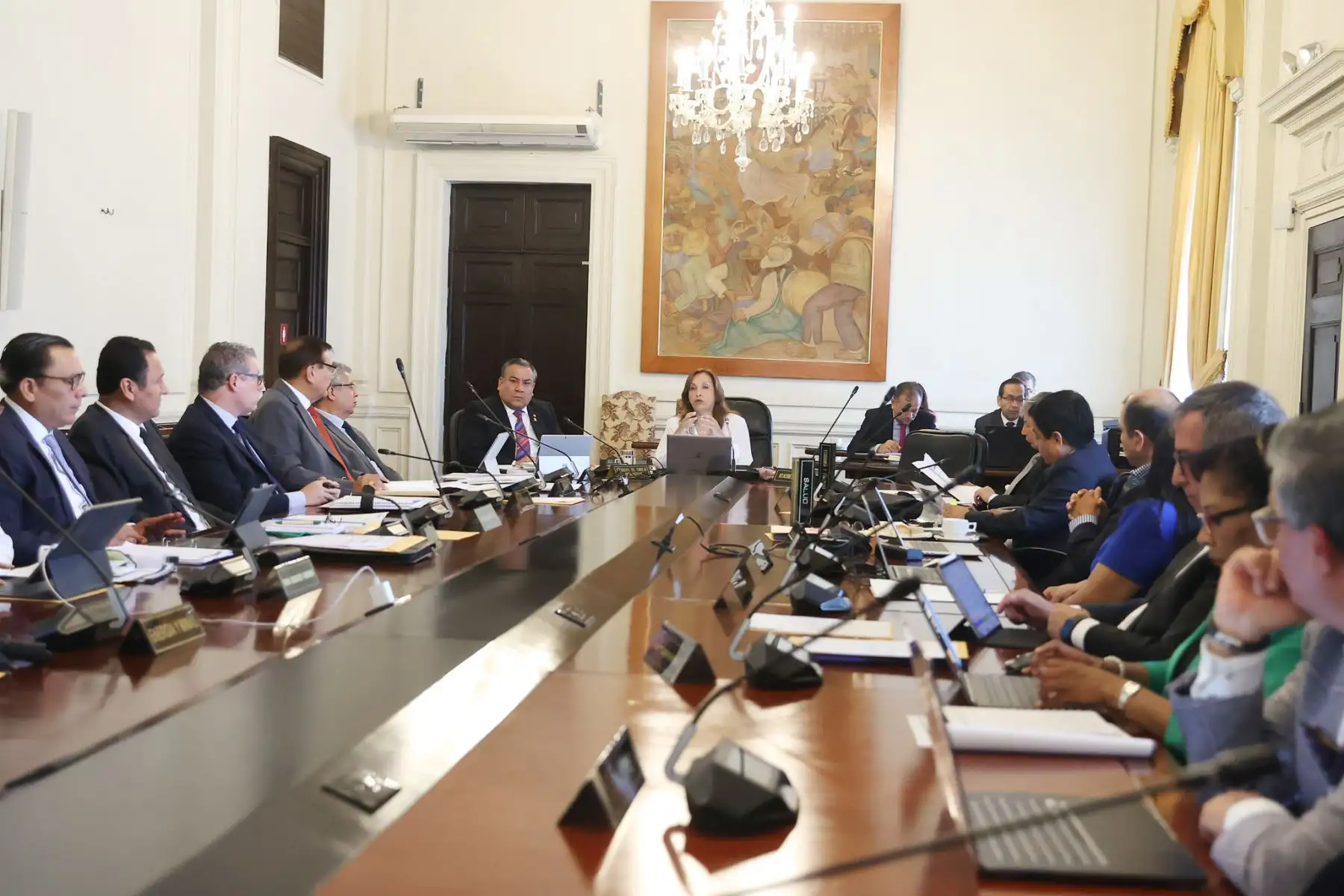 La Presidenta de la República, Dina Boluarte, lidera una nueva sesión del Consejo de Ministros, a cargo de Gustavo Adrianzén.
Foto: ANDINA/ Prensa Presidencia