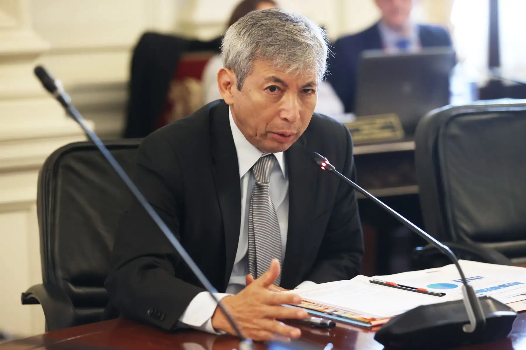 La Presidenta de la República, Dina Boluarte, lidera una nueva sesión del Consejo de Ministros, a cargo de Gustavo Adrianzén.En la imagen, el 
ministro de Economía y Finanzas, José Berley Arista.
Foto: ANDINA/ Prensa Presidencia