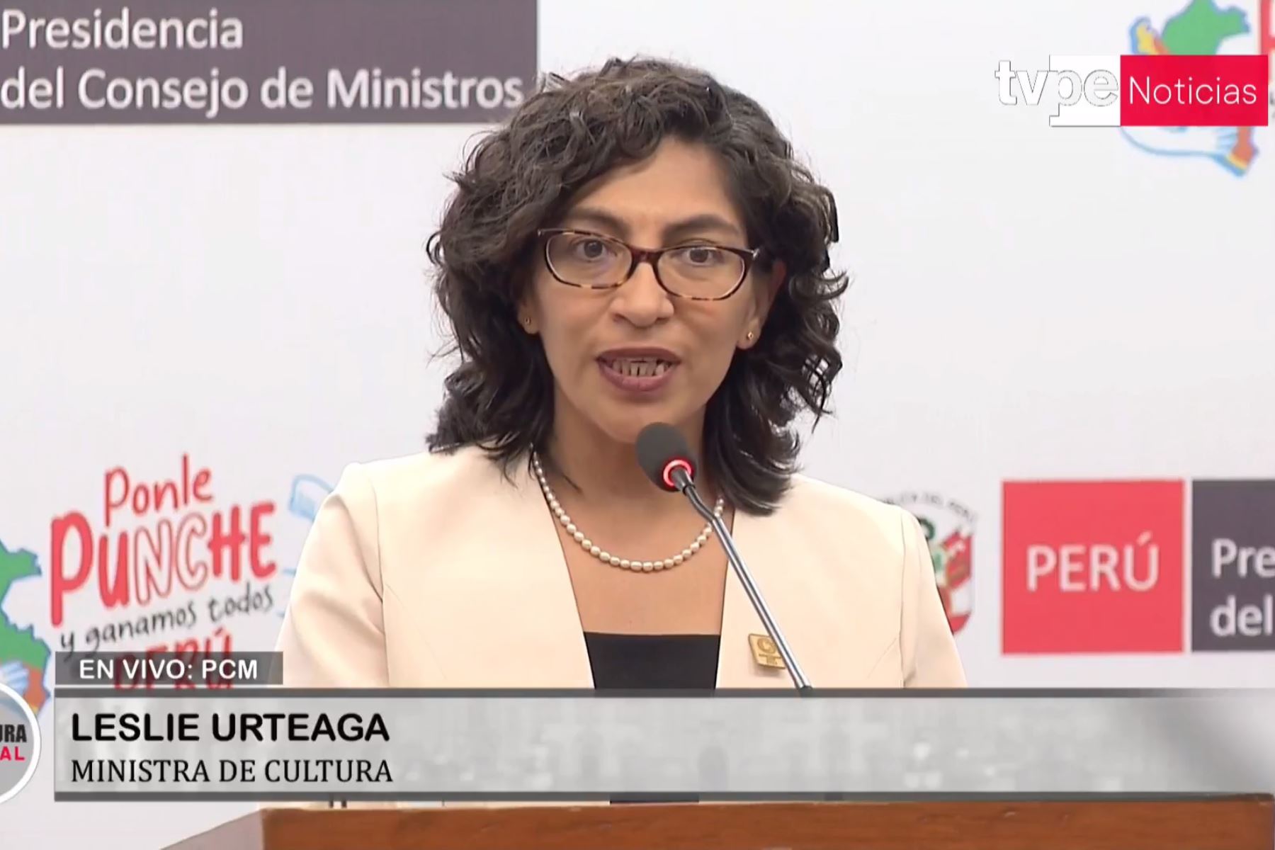 Ministra de Cultura, Leslie Urteaga, participó de la conferencia de prensa que ofreció el Consejo de Ministros. Captura TV