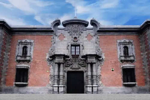 La promulgación de la ley que dio vida a la Universidad Nacional Superior Autónoma de Bellas Artes del Perú, en sustitución de la Escuela Nacional Superior Autónoma de Bellas Artes del Perú (ENSABAP), marcó un hito trascendental en la historia cultural y educativa del país. Foto: ANDINA/Difusión