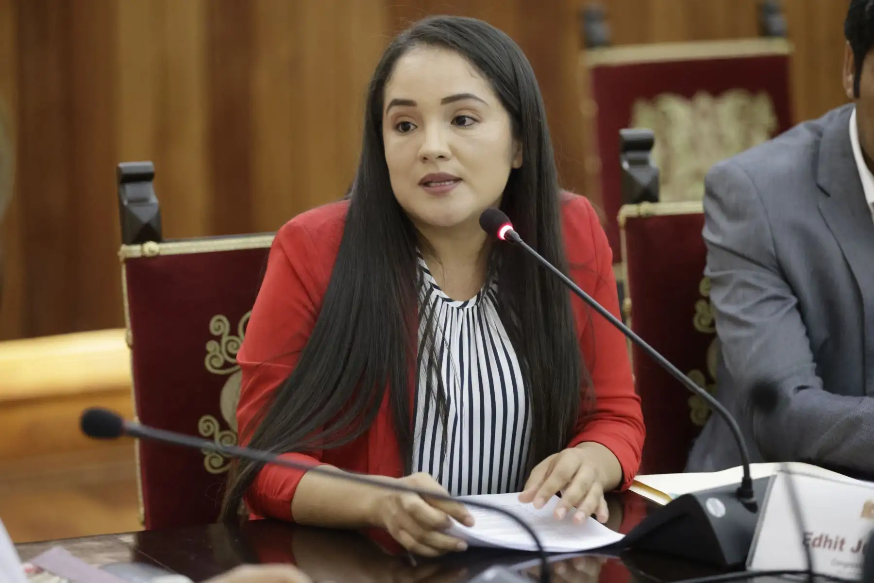 La presidenta de la república, Dina Boluarte, sostuvo una reunión con el gobernador de Cajamarca, Roger Guevara; al alcalde de Bambamarca, Hernán Vásquez, y la congresista Elva Julón. Foto: Presidencia