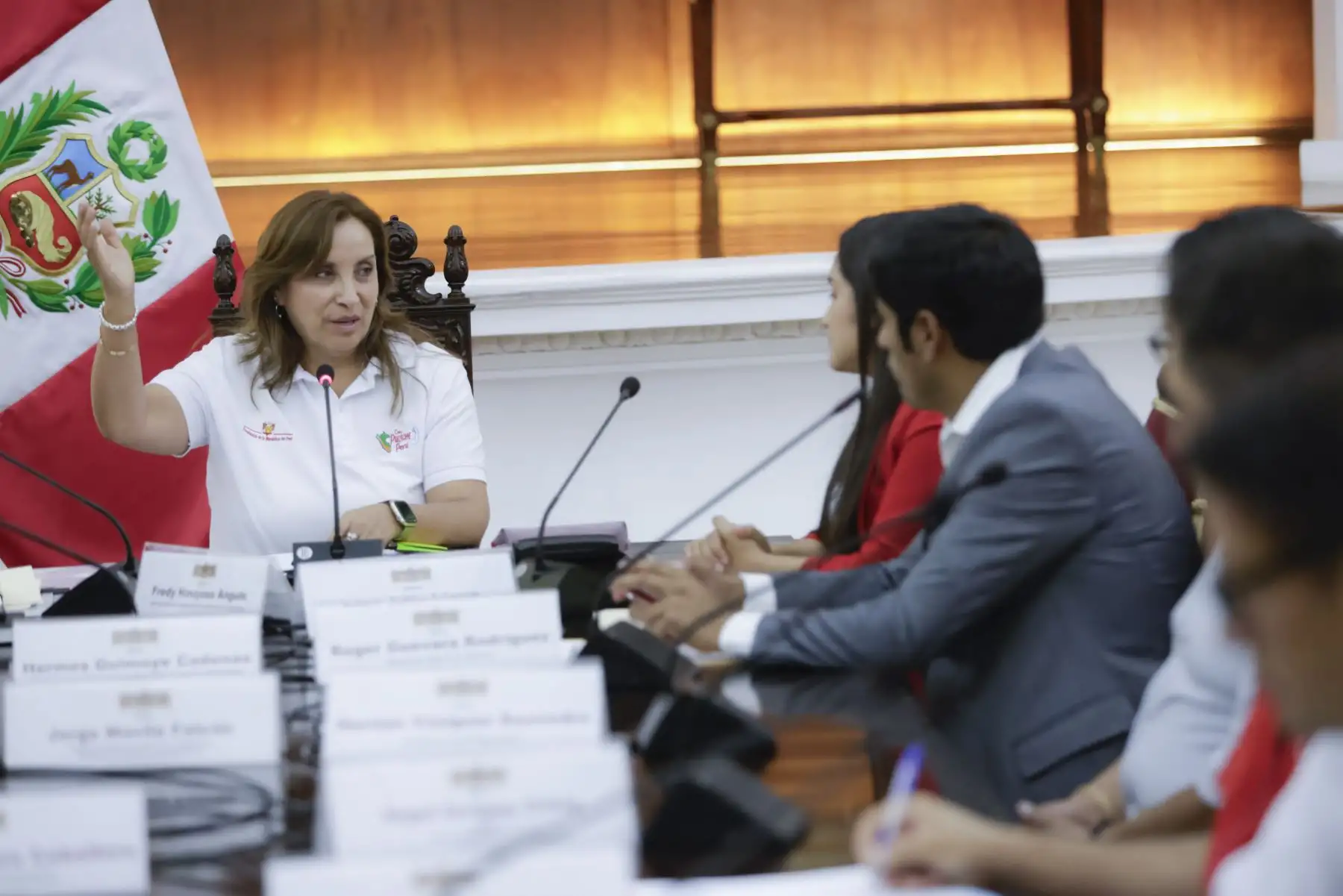 La presidenta de la república, Dina Boluarte, sostuvo una reunión con el gobernador de Cajamarca, Roger Guevara; al alcalde de Bambamarca, Hernán Vásquez, y la congresista Elva Julón. Foto: Presidencia