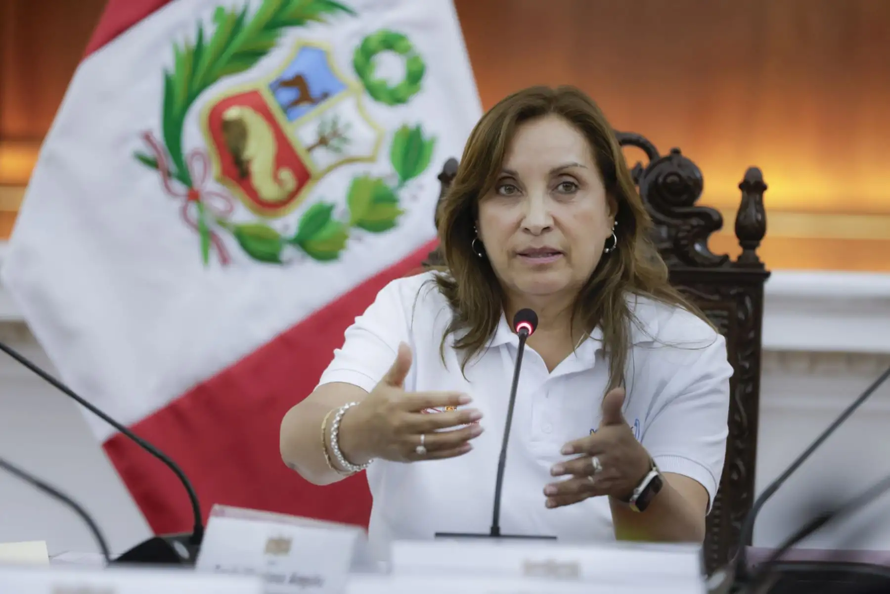La presidenta de la república, Dina Boluarte, sostuvo una reunión con el gobernador de Cajamarca, Roger Guevara; al alcalde de Bambamarca, Hernán Vásquez, y la congresista Elva Julón. Foto: Presidencia