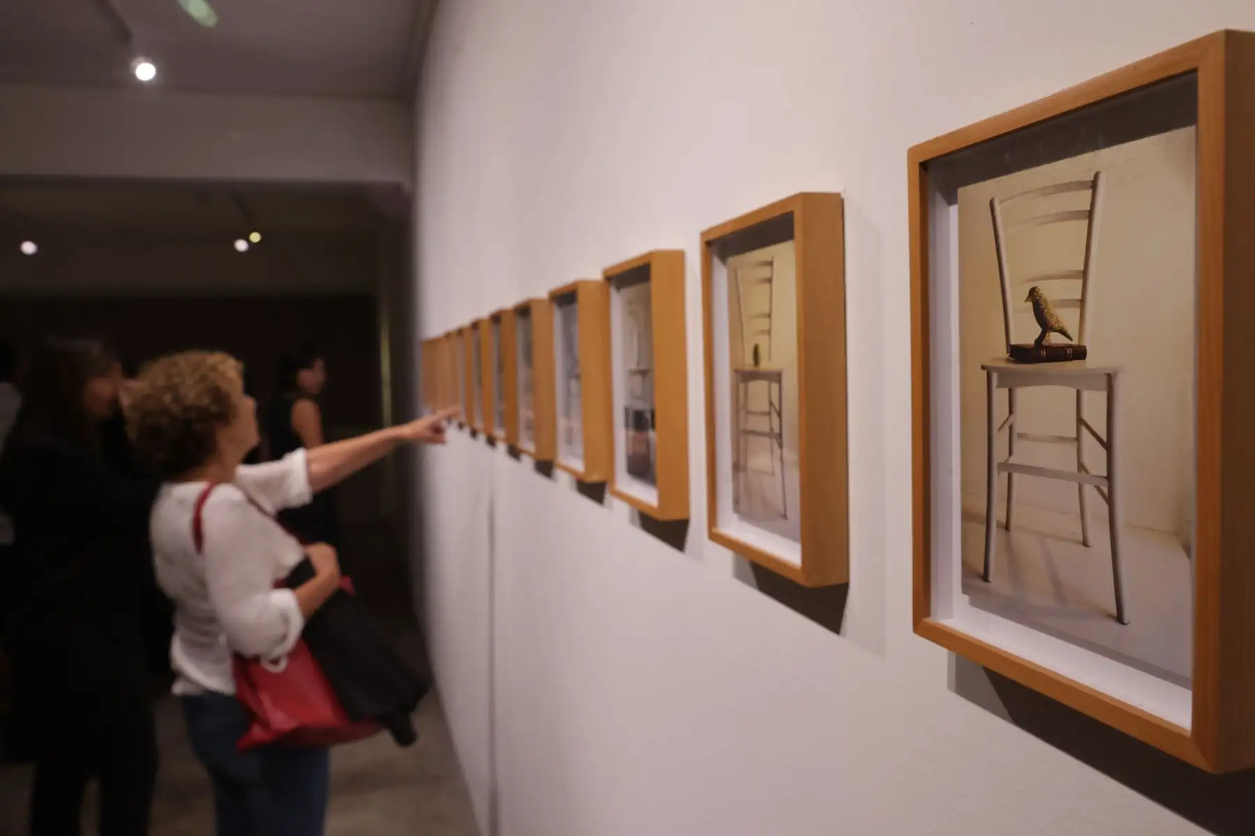 En el marco de la celebración por el centenario del nacimiento del artista peruano, Jorge Eduardo Eielson, se inauguró hoy una muestra con 11 artistas nacionales cuyas obras dialogan con el legado de nuestra figura emblemática. La exposición está bajo la curaduría de Carlos Castro y Mariana Rodriguez y va desde 11 de abril al 12 de mayo, en el Centro Cultural de la PUCP, en San Isidro. Foto: ANDINA/Andrés Valle