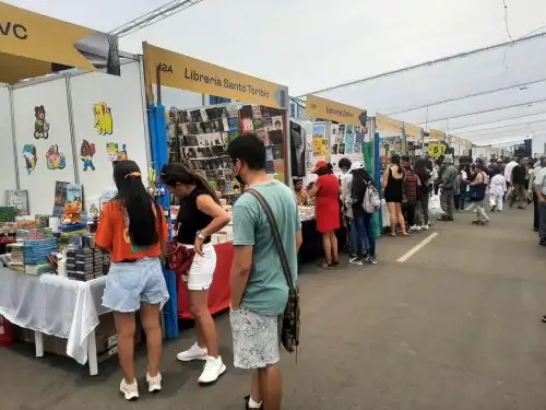 II Feria Internacional del Libro de La Libertad se inaugura hoy jueves 11 de abril en la plaza de Armas de Trujillo. En el certamen se rendirá homenaje al escritor Eduardo González Viaña. ANDINA/Difusión