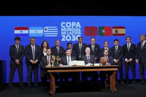Firma oficial del acta de realización del Mundial de la FIFA 2030, legado que quedará en la historia del fútbol sudamericano.
