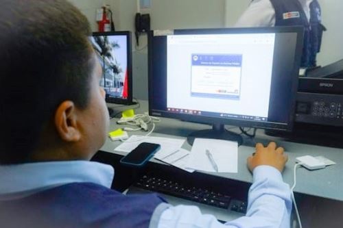 El Ministerio de Salud (Minsa) dispuso que el acceso al Sistema Informático Nacional de Defunciones (SINADEF) sea con DNIe, para lograr que los certificados de defunción emitidos en línea cuenten con firma digital. Foto:  ANDINA/Difusión