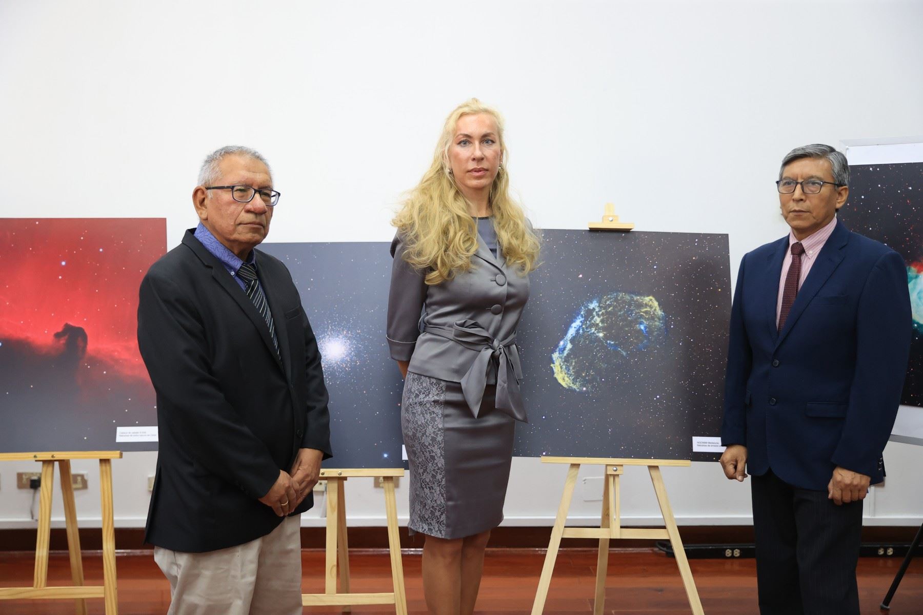 De izquierda a derecha: Edmundo Norabuena, director científico del IGP; Natalia Sentenkova, encargada de negocios interina de Rusia en Perú; y Hernando Tavera, presidente ejecutivo del IGP.