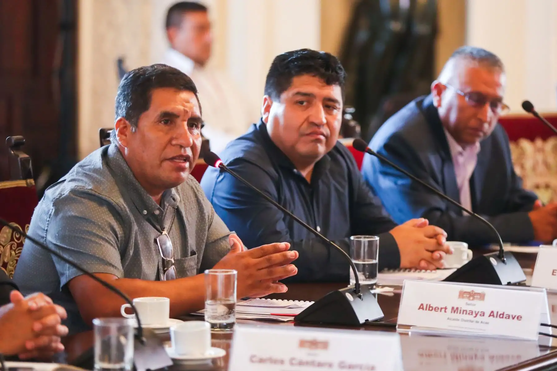 La presidenta de la república, Dina Boluarte, recibió al alcalde provincial de Carhuaz y los burgoamestres distritales de Pararín, Jangas y Acas. Foto: ANDINA/ Prensa presidencia