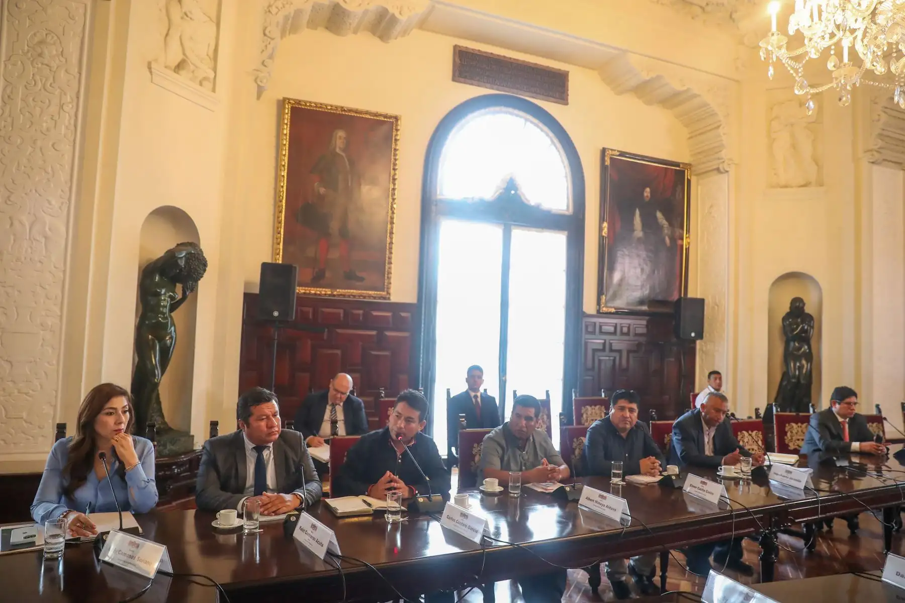 La presidenta de la república, Dina Boluarte, recibió al alcalde provincial de Carhuaz y los burgoamestres distritales de Pararín, Jangas y Acas. Foto: ANDINA/ Prensa presidencia