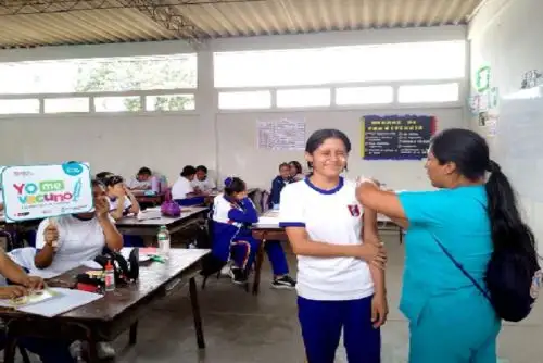 Para cumplir con la totalidad de la población a vacunar hasta los 18 años, se está solicitando un nuevo lote de 50,000 frascos.