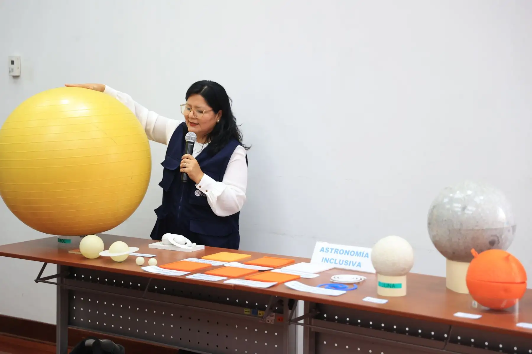Adita Quispe, coordinadora de la Unidad Funcional de Astronomía y Planetario. El IGP y Rusia se unen para potenciar la astronomía en el Perú y el mundo. Durante la conferencia anunciaron la reapertura del Planetario Nacional del IGP. Foto: ANDINA/Jhonel Rodríguez Robles