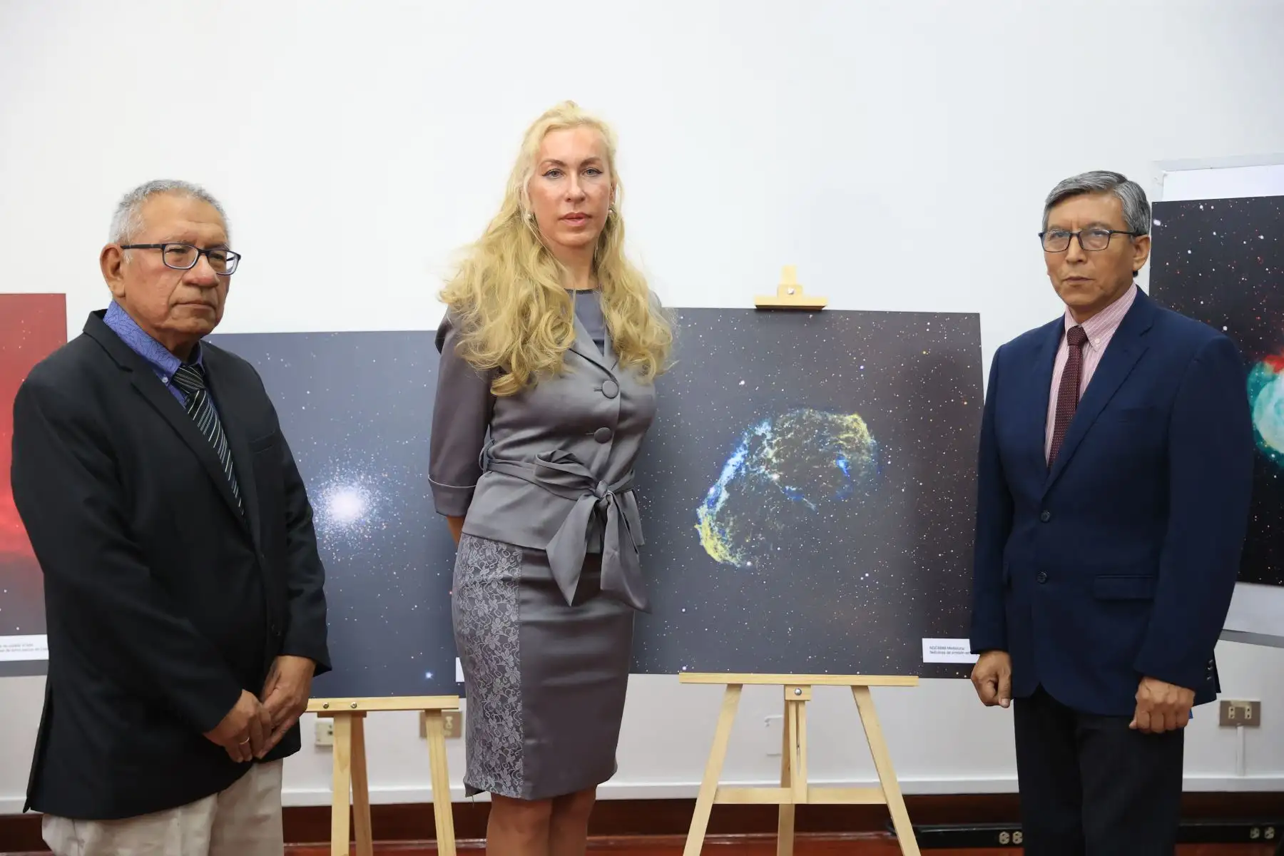 Hernando Tavera, presidente ejecutivo del IGP, Natalia Sentenkova, encargada de negocios interina de Rusia en Perú y Edmundo Norabuena, director científico. El IGP y Rusia se unen para potenciar la astronomía en el Perú y el mundo. Durante la conferencia anunciaron la reapertura del Planetario Nacional del IGP. Foto: ANDINA/Jhonel Rodríguez Robles