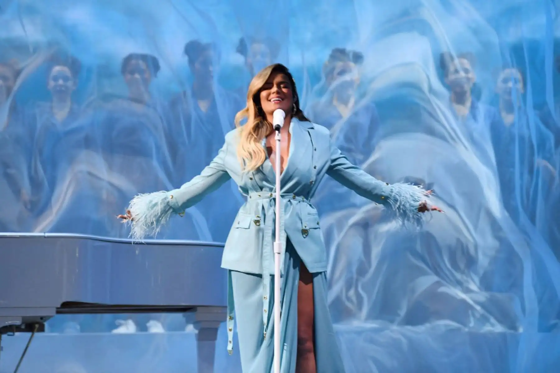 Karol G se presenta en el escenario durante los Premios Juventud 2019 en el Watsco Center el 18 de julio de 2019 en Coral Gables, Florida. Foto: AFP