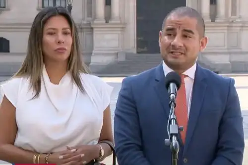 Rueda de prensa de miembros de Mesa Directiva del Congreso en Palacio de Gobierno. Foto: captura TV.
