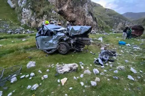 Dos víctimas mortales deja la caída de vehículo a un abismo de 500 metros en la vía Pasco - Huánuco. ANDINA/Difusión