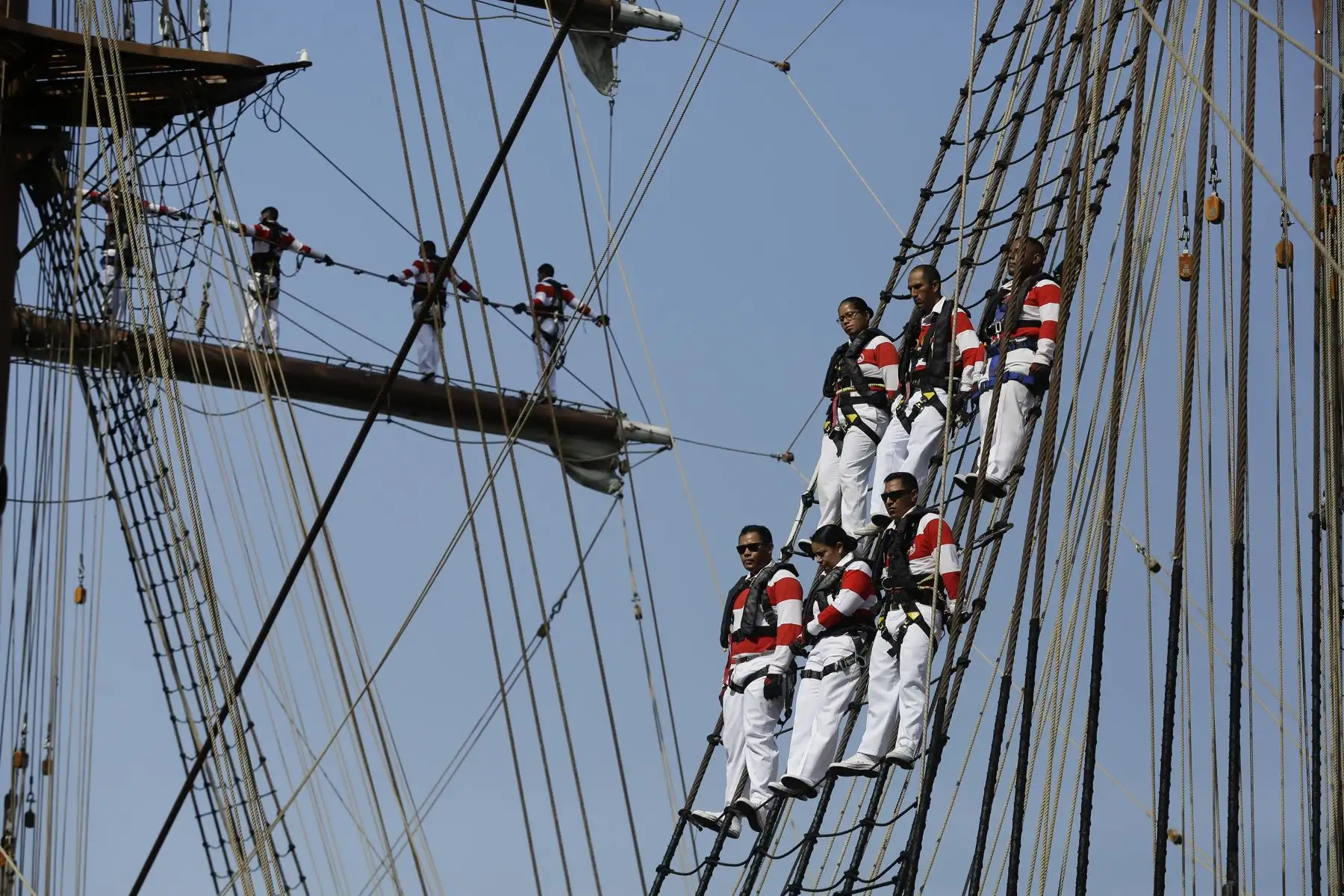 El buque, con 255 marinos a bordo, 82 de ellos cadetes, ha recalado en puertos de 16 países, en los que ha sido visitado por unas 90.000 personas, dijo a EFE el embajador peruano en Panamá, Mario López. Entre la tripulación hay dos cadetes y un oficial panameños. Foto: EFE