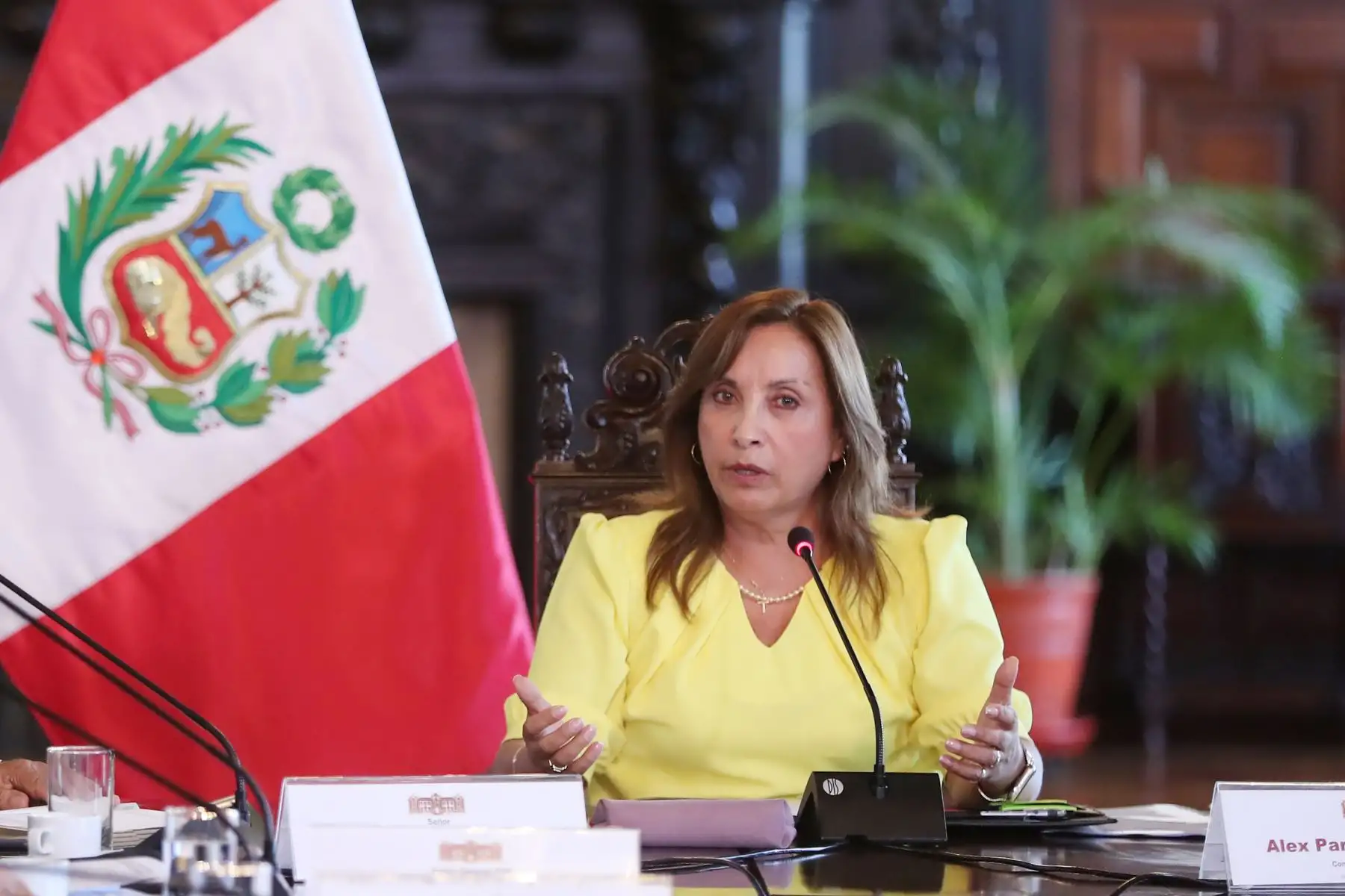 Presidenta Dina Boluarte sostiene reunión de trabajo con congresista, alcaldes y autoridades de la región Arequipa. Foto: ANDINA/ Prensa Presidencia