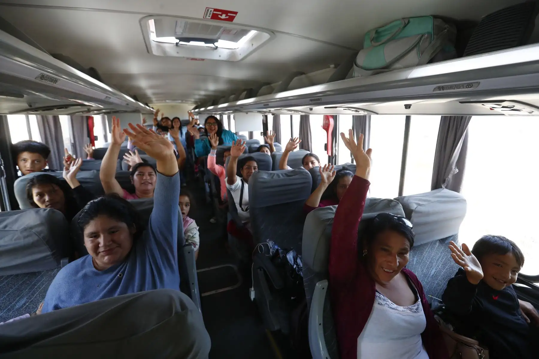 15 de los 30 niños con labio leporino y paladar hundido llegaron en avión de la Fuerza Aérea del Perú a la ciudad de Pisco, en la región Ica, el viernes 12 de abril, para ser operados gratuitamente en el Hospital Regional de Ica por médicos estadounidenses de la organización norteamericana Healing The Children, con el apoyo del Club Amazonas - USA y de la ONG Peruvian American Medical Society. Foto: ANDINA/Daniel Bracamonte