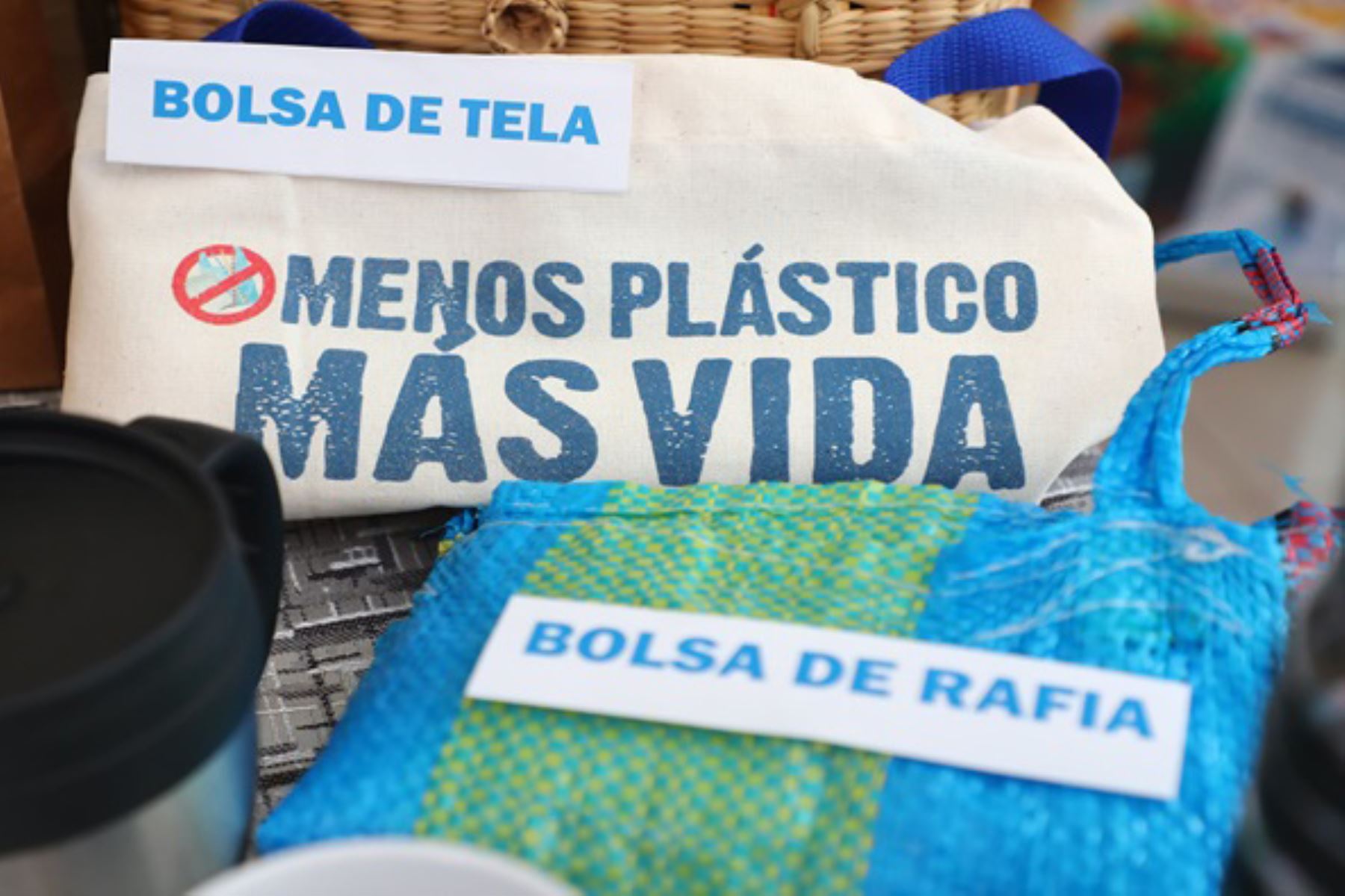 La campaña “Menos plástico, más vida” tiene como objetivo promover lugares libres de plástico de un solo uso y envases descartables en el país. ANDINA/ Minam.