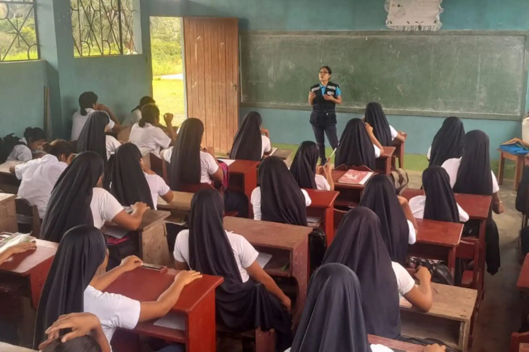 La Biblioteca Nacional del Perú, entidad adscrita al Ministerio de Cultura, realizó satisfactoriamente la primera campaña en centros poblados y zonas de frontera de la región Loreto con la iniciativa  “Libros Viajeros BNP”, en la Plataforma Itinerante de Acción Social  de Yavarí y Putumayo I. Foto. Difusión