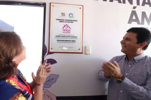 La presidenta del Poder Judicial del Callao, Teresa Soto Gordon, y el alcalde de la municipalidad de Carmen de la Legua Reynoso, Edwards Infante López, inauguraron espacio comunitario en comuna para víctimas de violencia. ANDINA/ Corte Superior de Justicia del Callao.