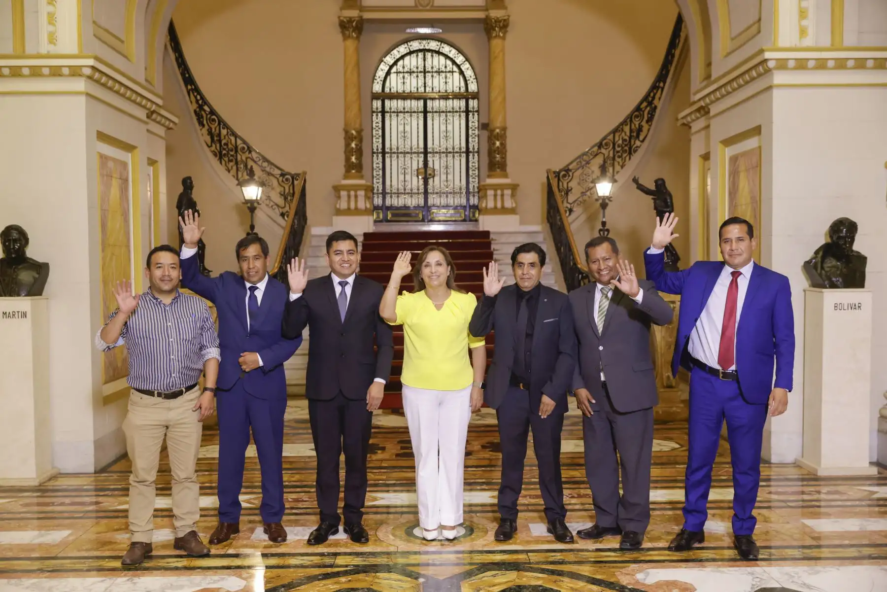 La presidenta de la república, Dina Ercilia Boluarte Zegarra, sostuvo una reunión de trabajo con alcaldes representantes de la Asociación de Municipalidades del Perú. Foto: ANDINA/ Prensa Presidencia