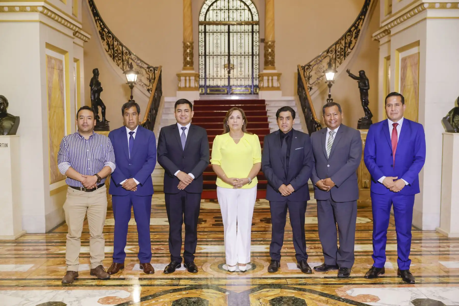 La presidenta de la república, Dina Ercilia Boluarte Zegarra, sostuvo una reunión de trabajo con alcaldes representantes de la Asociación de Municipalidades del Perú. Foto: ANDINA/ Prensa Presidencia