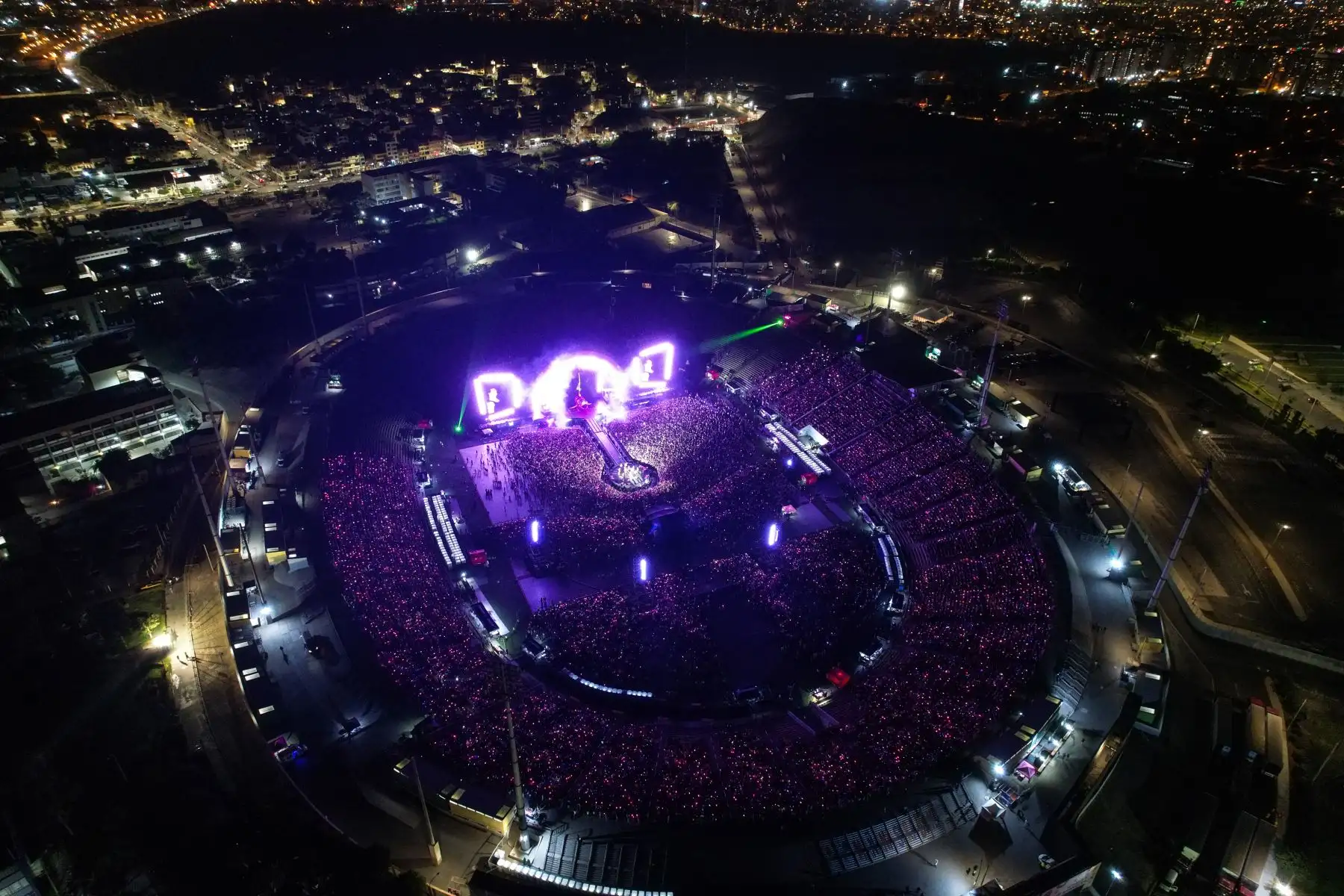 Karol G deleitó a miles de fans en su primer concierto de su gira 