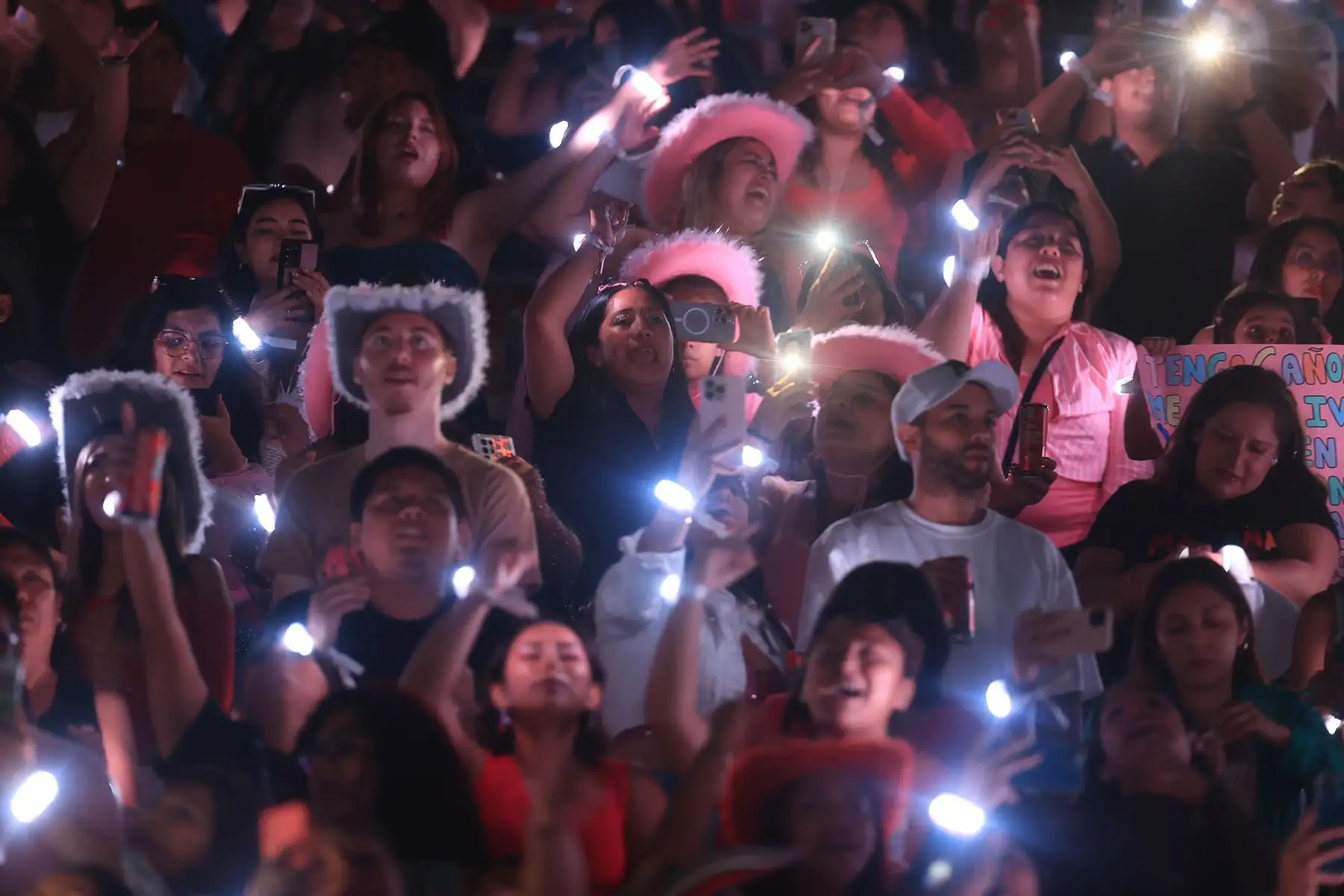 Karol G deleitó a miles de fans en su primer concierto de su gira 