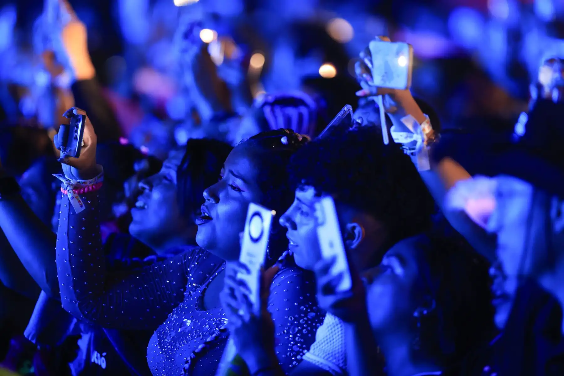 Karol G deleitó a miles de fans en su primer concierto de su gira 