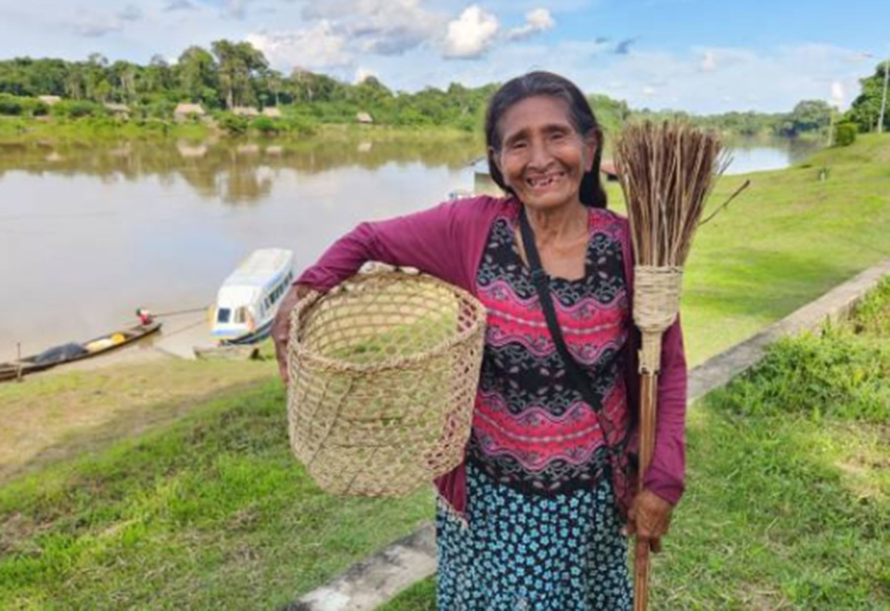 En la localidad de Intuto, región Loreto, a orillas del río Tigre, reside Redelinda Tuituy Aranda, una mujer de 72 años que se ha convertido en la maestra del tamshi y ahora trasmite sus conocimientos a los más jóvenes.