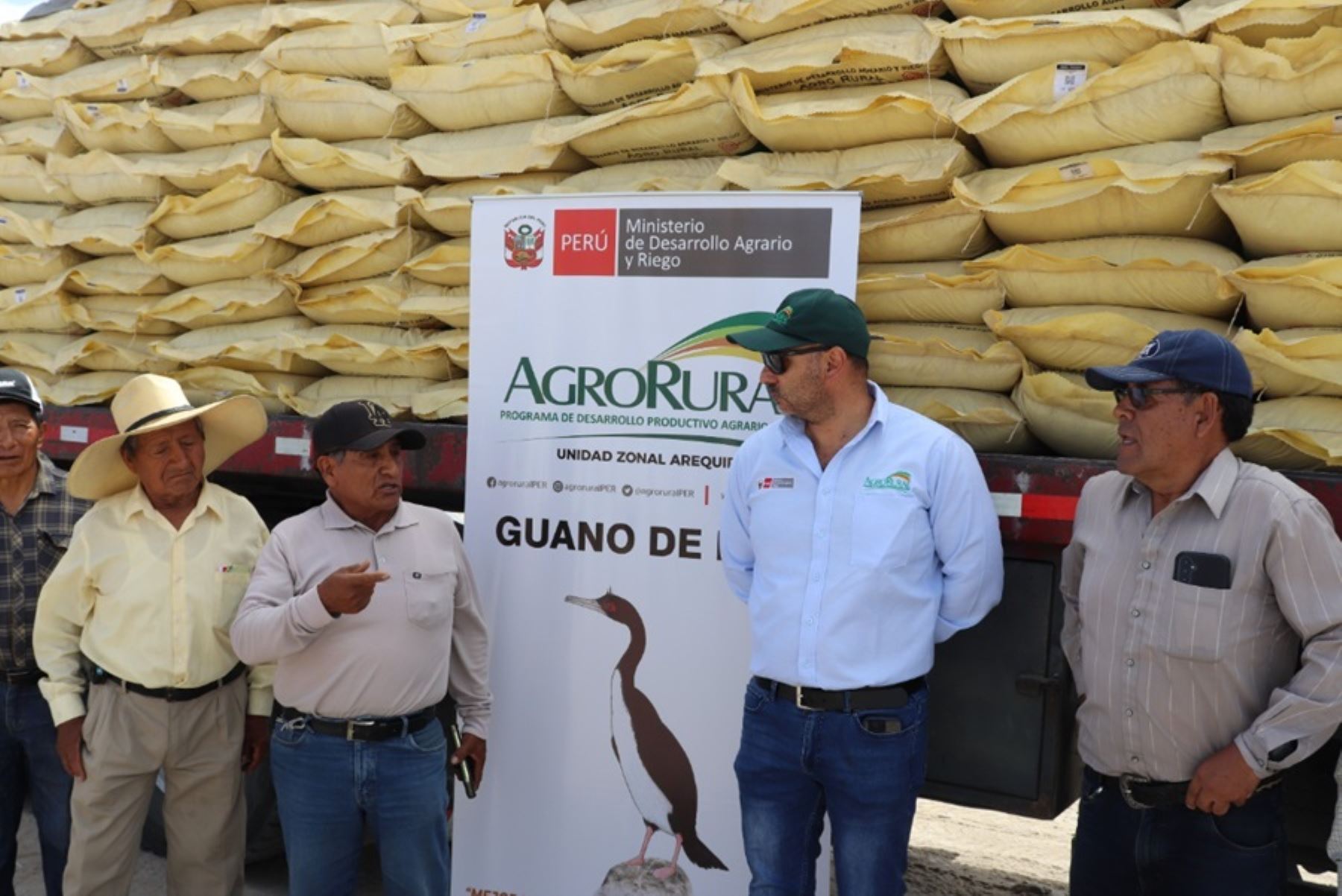 Agro Rural del Ministerio de Desarrollo Agrario y Riego, es el único ente autorizado para la venta y distribución de guano de isla.
