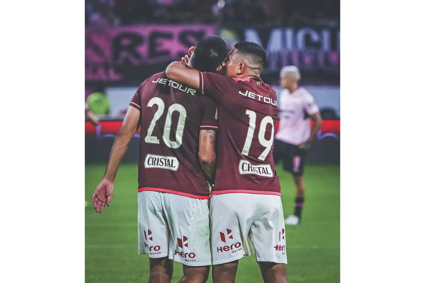 Edison Flores y Alex Valera celebran el primer gol de la U. Sport Boys enfrenta a Universitario de Deportes en el Estadio Nacional por el Torneo Apertura. Foto: Liga 1
