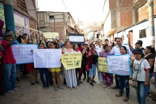 Ministra de Vivienda, Construcción y Saneamiento, Hania Pérez de Cuéllar, cumple con el cronograma para otorgar la buena pro del proyecto de agua potable y alcantarillado para más de 51,000 vecinos de Ventanilla y Mi Perú. Foto: Cortesía.