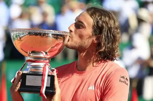 Stefanos Tsitsipas levanta su nuevo título en Montecarlo