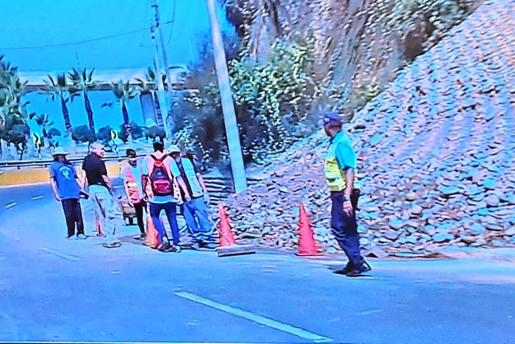 Costa Verde: cierran bajada de Armendariz por deslizamiento de piedras en acantilado. Foto: ANDINA/CapturaTV.