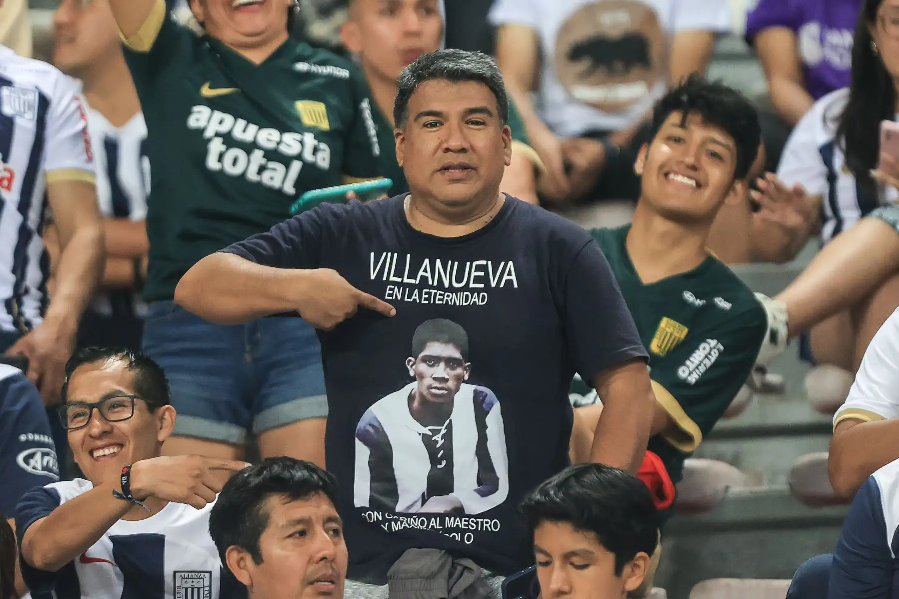 Hinchas de Alianza Lima. Alianza Lima vs Atlético Grau. Hinchas blanquiazules alientan al cuadro aliancista desde las tribunas previo al encuentro con Atlético Grau de Piura por el Torneo Apertura. Foto: ANDINA/Jhonel Rodríguez Robles