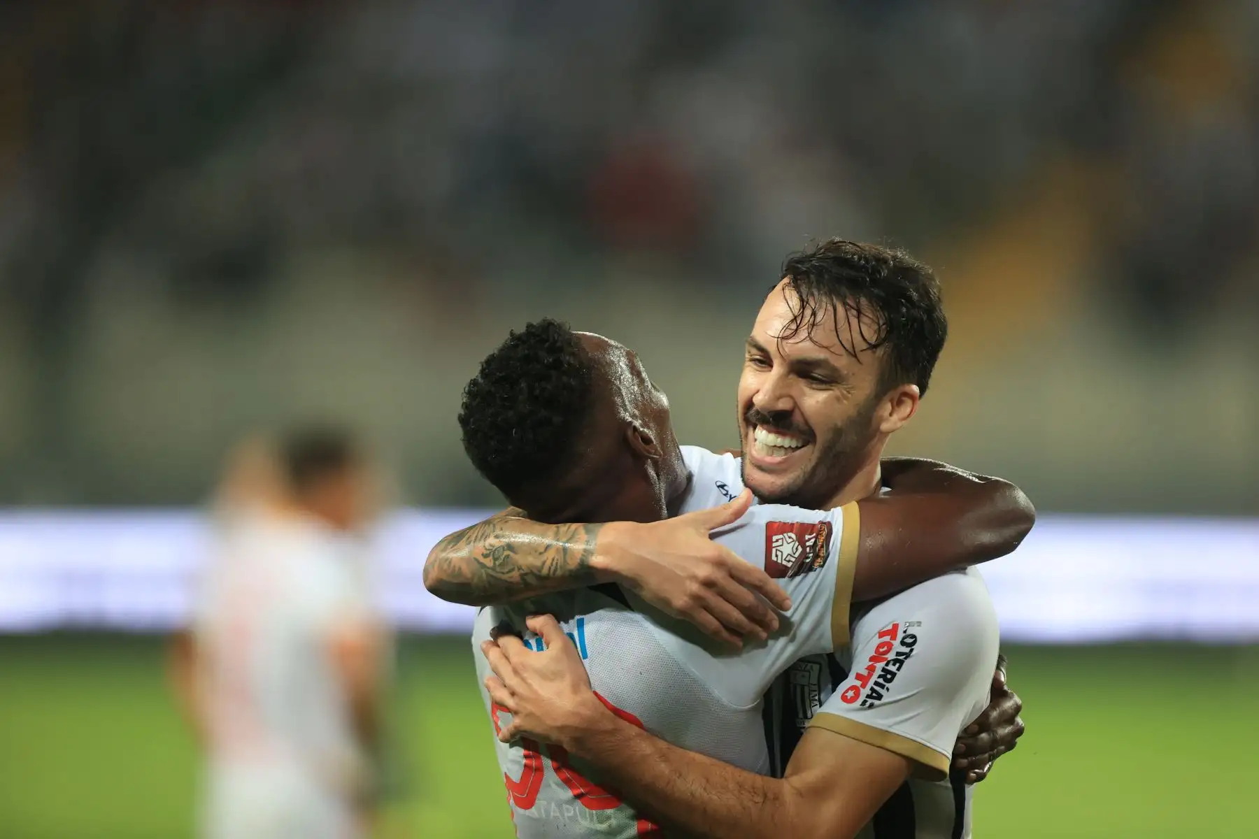Jiovany Ramos y Sebastián Rodríguez celebran el segundo gol blanquiazul. Alianza Lima enfrenta a Atlético Grau por el Torneo Apertura de la Liga 1. El encuentro se disputa en el Estadio Nacional. Foto: ANDINA/Jhonel Rodríguez Robles